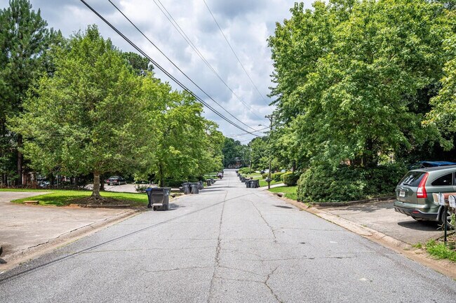 Foto del edificio - 1283 Sweet Pine Dr