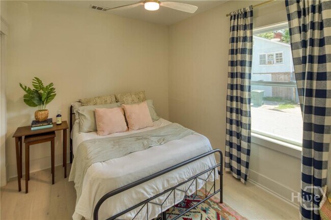 Foto del edificio - 1136 E 39th St