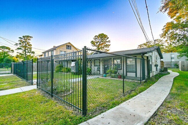 Foto del edificio - 5114 Grantwood St