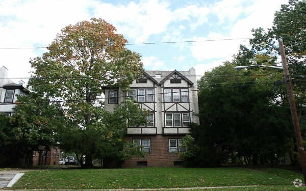 Foto del edificio - 701-711 Kensington Ave