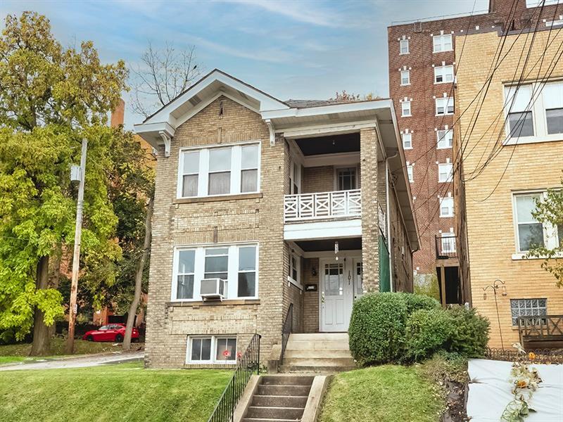 101 Shady Dr W, Mount Lebanon, PA 15228 Room for Rent in Mount