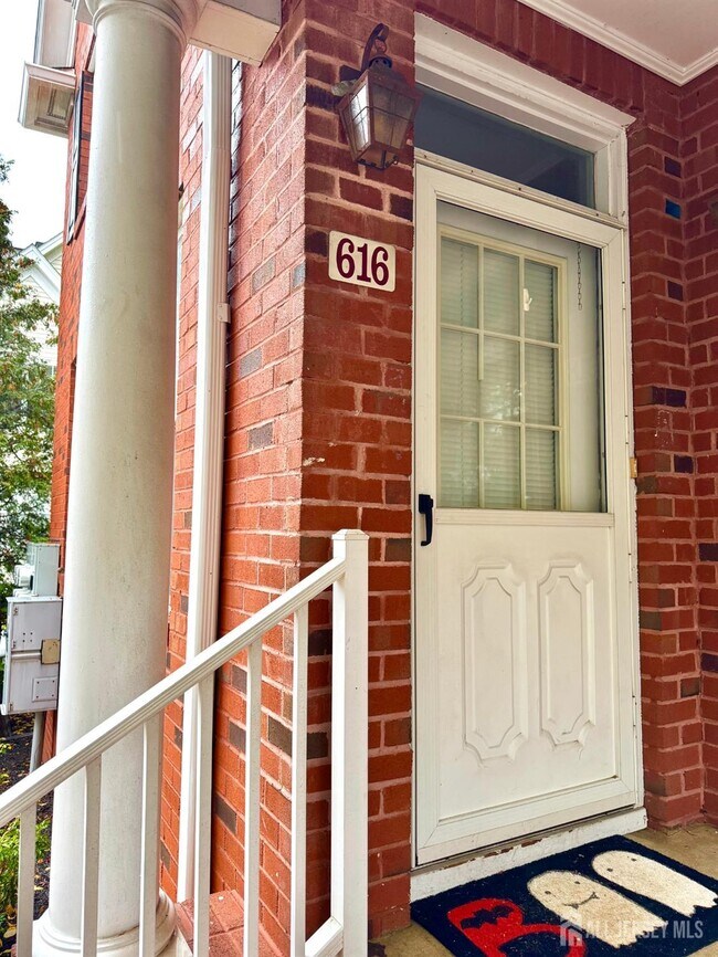 Foto del edificio - 616 Middlesex Ave