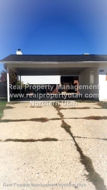 Primary Photo - 3 br, 1.5 bath House - 670 N 400 W