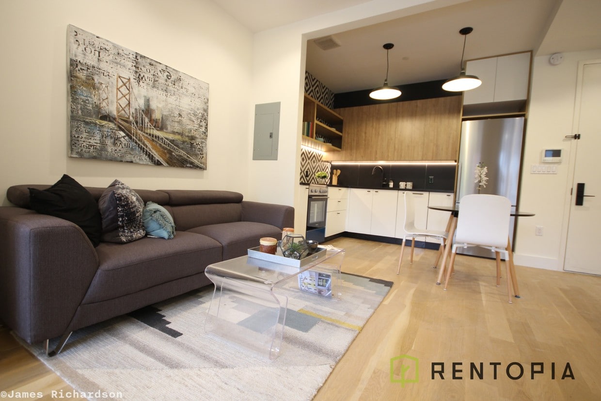 Foto principal - 961 Willoughby Ave