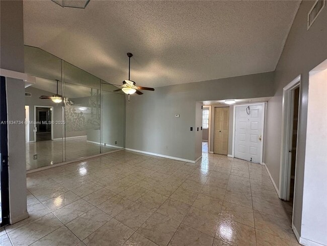 Building Photo - 1024 S Independence Dr