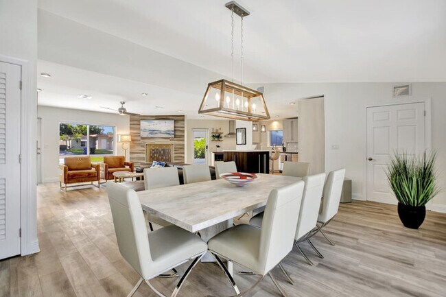 Building Photo - Lakefront Family Fun Home with Private Doc...