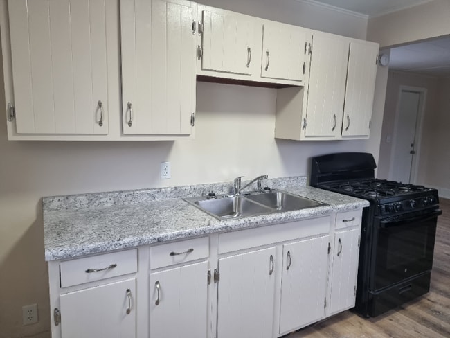 Building Photo - 214 N 15th St