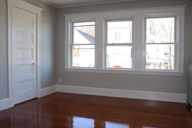 Building Photo - 84 Brooks St