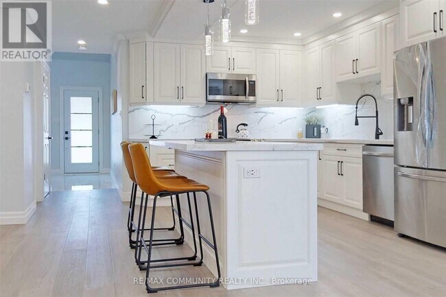 Building Photo - 1216 Charlotte Cir