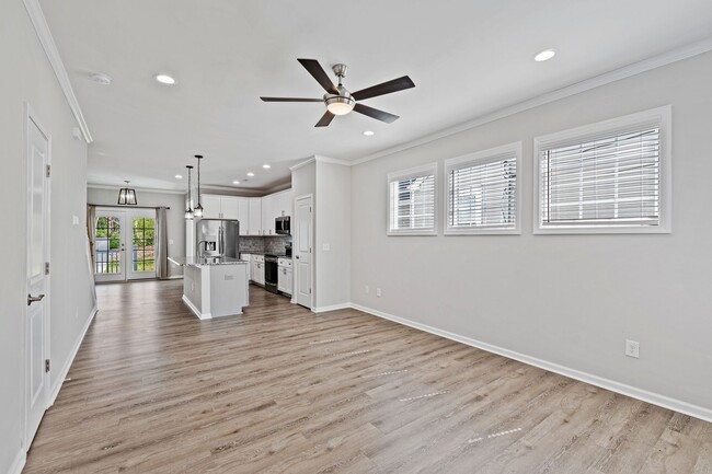 Foto del edificio - Stunning Duplex Minutes to Downtown Durham!