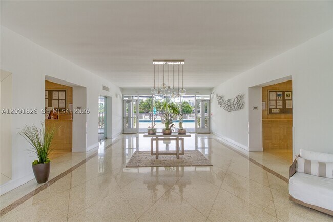 Foto del edificio - 9381 E Bay Harbor Dr