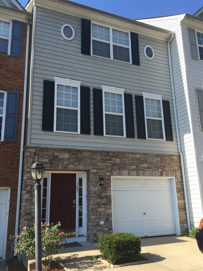 Foto del edificio - COZY TOWNHOUSE - Minutes to Quantico