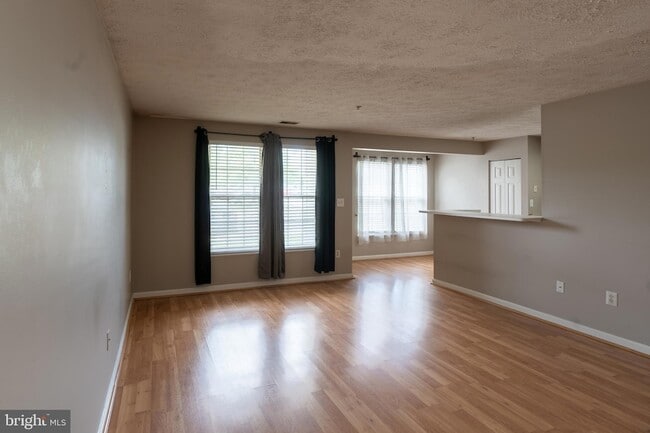 Building Photo - 689 Winding Stream Way