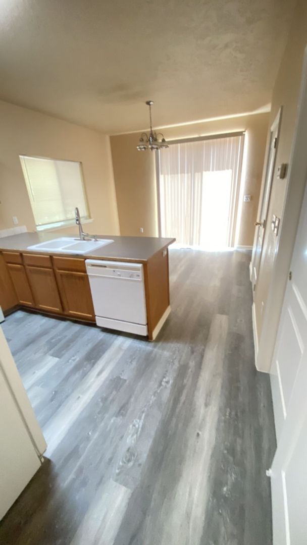 Foto del edificio - Townhome In A Great Location