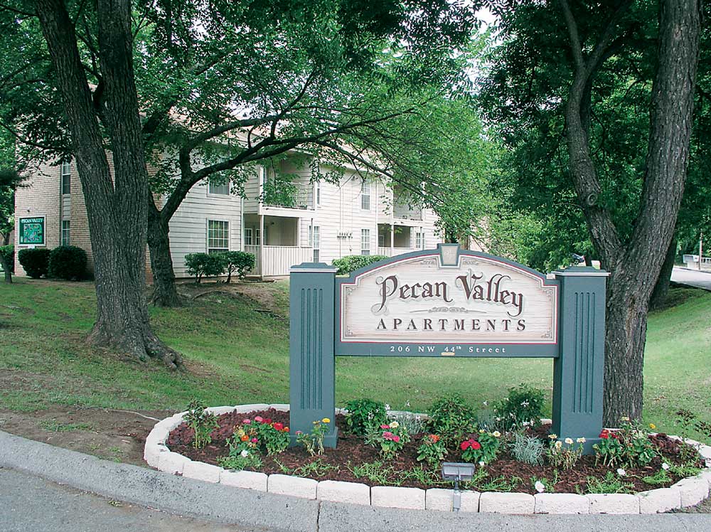 Foto principal - Pecan Valley Apartments