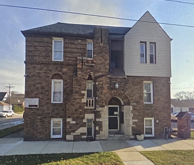 Building Photo - 7542 Manor