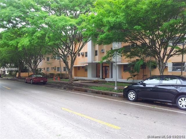 Building Photo - 1014 Salzedo St
