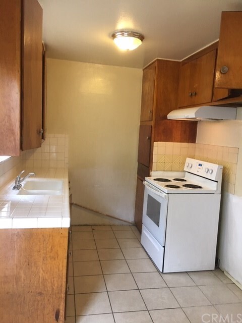 Building Photo - 628 E Italia St