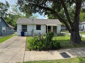 Building Photo - 119 Louis Davis Dr