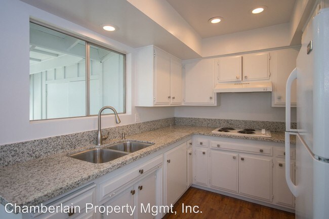 Building Photo - 3760 Vista Campana S