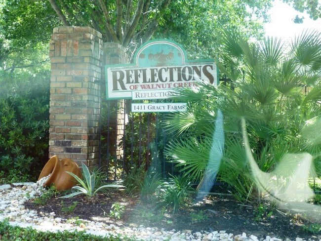 Foto del edificio - 1411 Gracy Farms Ln