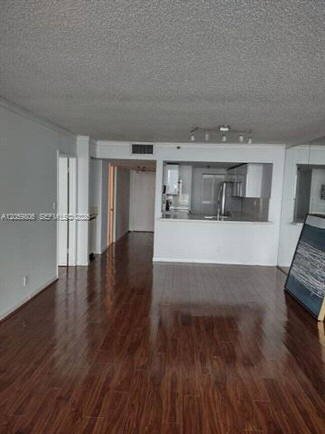 Building Photo - 1717 N Bayshore Dr