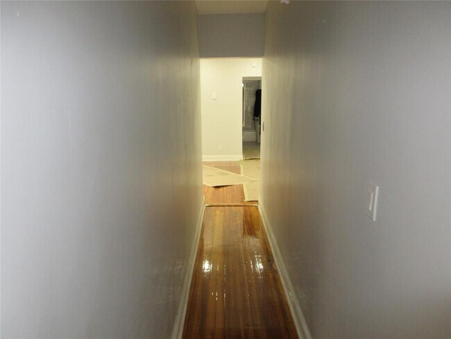 Foto del edificio - 949 E 213th St