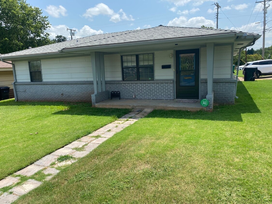 Primary Photo - 1500 NE 33rd St