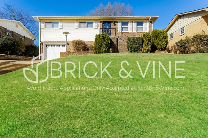 Primary Photo - 624 Old Pine Rd