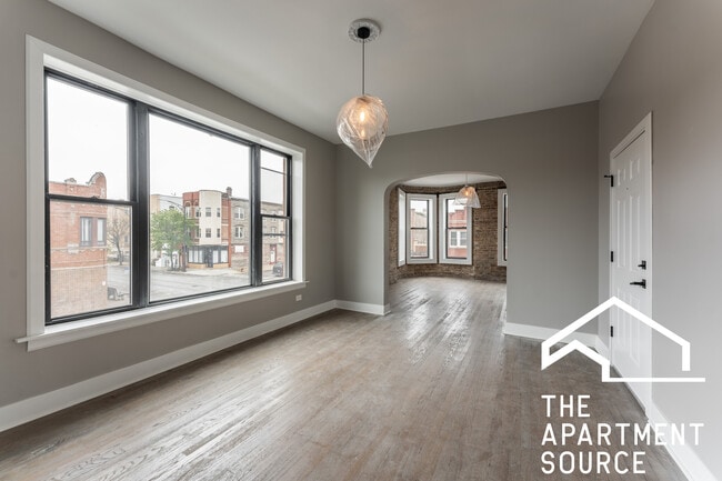 Building Photo - 3237 W Armitage Ave