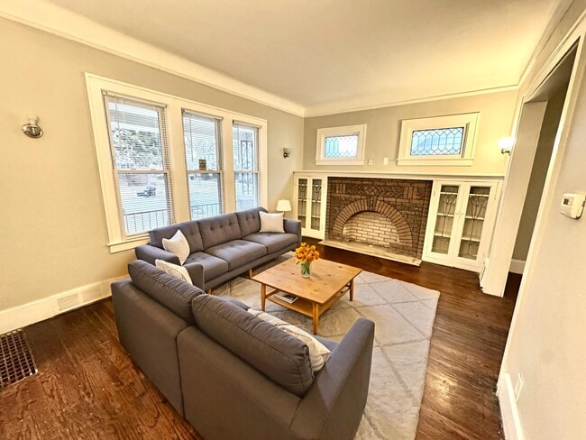 Foto del edificio - 14570 Lappin St