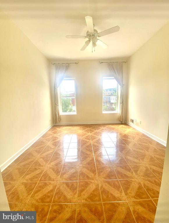 Foto del edificio - 2641 N Howard St