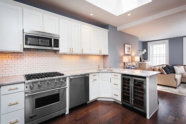 Building Photo - 909 Willow Ave