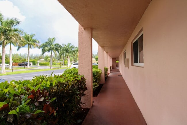 Building Photo - ***Ask about the TWO WEEKS FREE**NORTH NAPLES***FIRST FLOOR*** 2 BEDS/2 BATHS***ANNUAL RENTAL***
