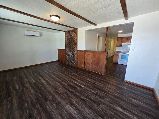 Foto del edificio - 214 W Mathews St