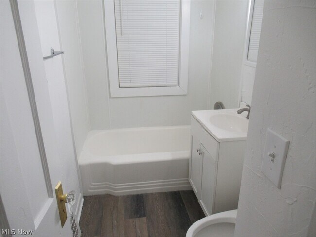 Foto del edificio - 1616 Douglas Rd