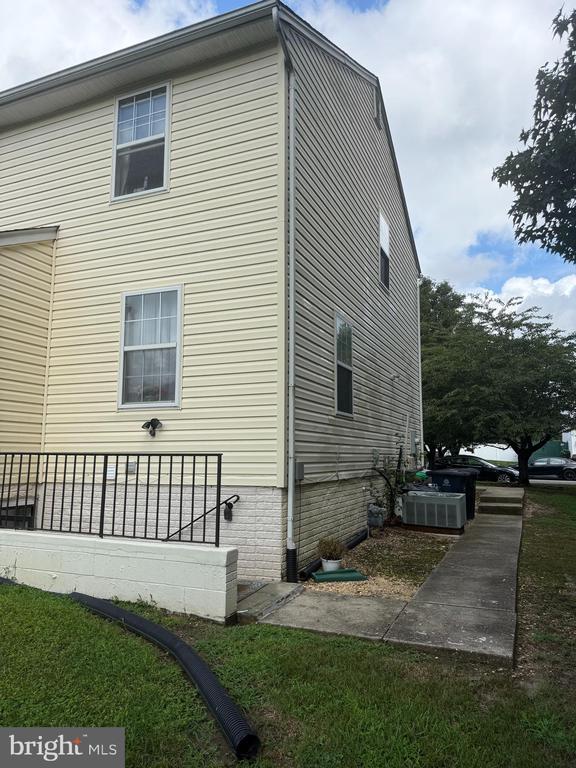 Building Photo - 5909 Plata St