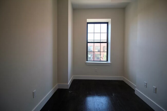 Building Photo - 854 Greene Ave