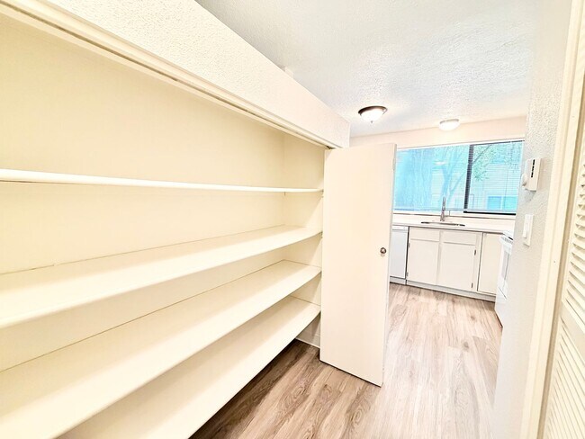 Foto del edificio - 6951-6957 Montauk Circle