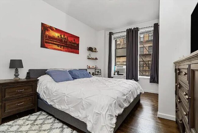 Foto del edificio - 6 W 107th St