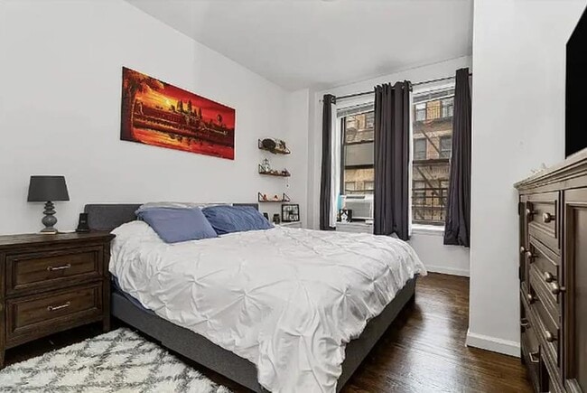 Building Photo - 6 W 107th St