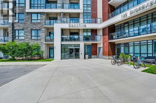 Building Photo - 125-125 Shoreview Pl