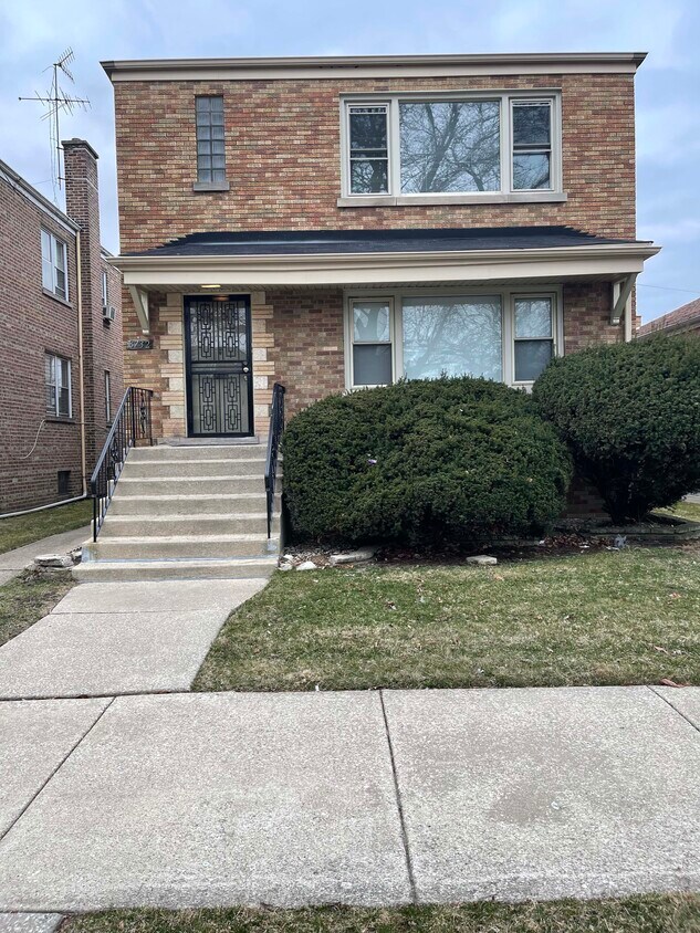 Primary Photo - 8732 S Blackstone Ave