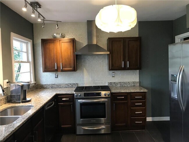 Foto del edificio - 1368 Lavista Rd NE