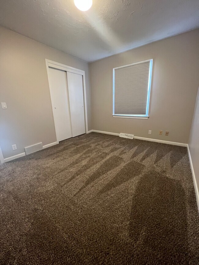 Building Photo - 11226 Roxbury Dr