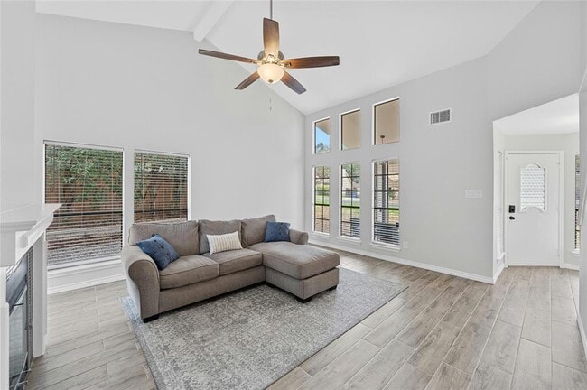 Building Photo - 8303 Los Ranchos Dr