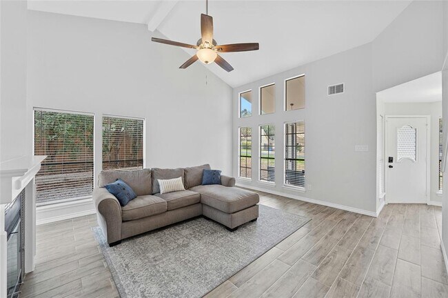 Foto del edificio - 8303 Los Ranchos Dr