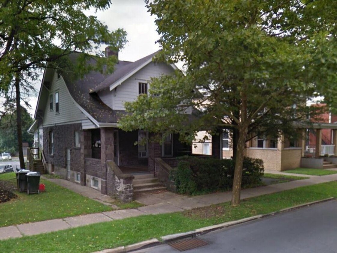 Building Photo - College Avenue, West-626