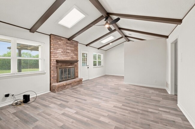 Building Photo - 502 Moorside Dr