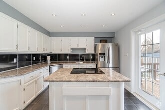 Building Photo - 75 Wright Crescent